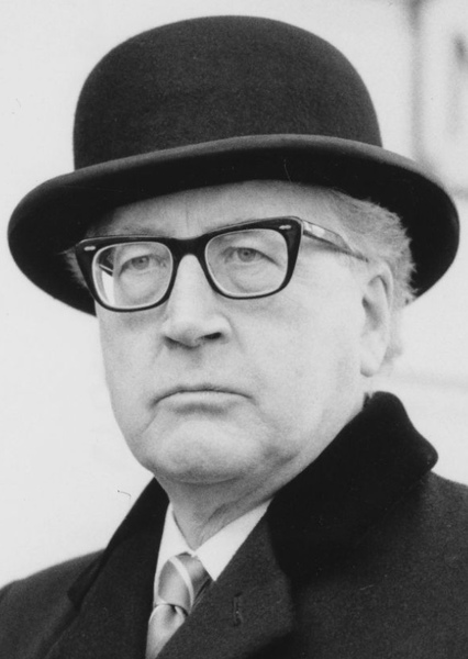 Bernard Hepton photo