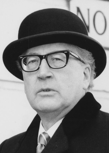Bernard Hepton photo