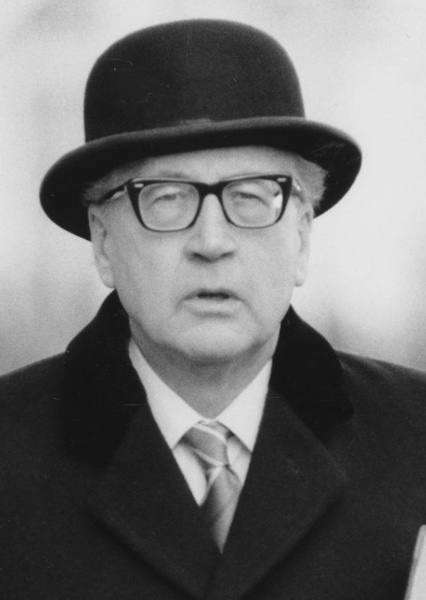 Bernard Hepton photo