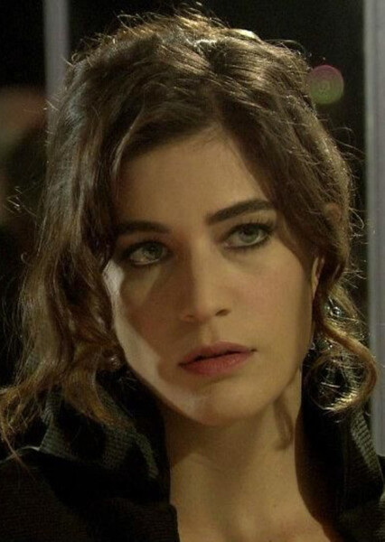 Berrak Tüzünataç photo