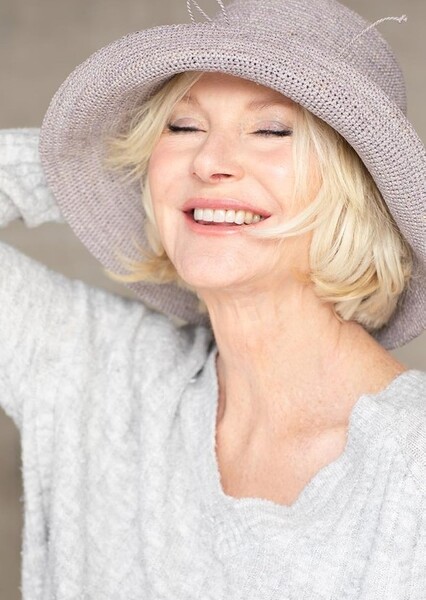 Beth Broderick photo
