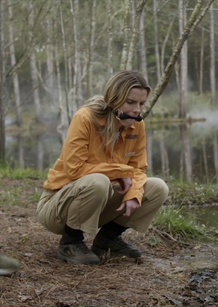 Betty Gilpin photo