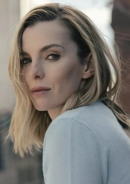 Betty Gilpin photo