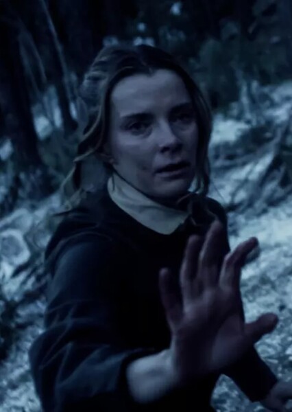 Betty Gilpin photo
