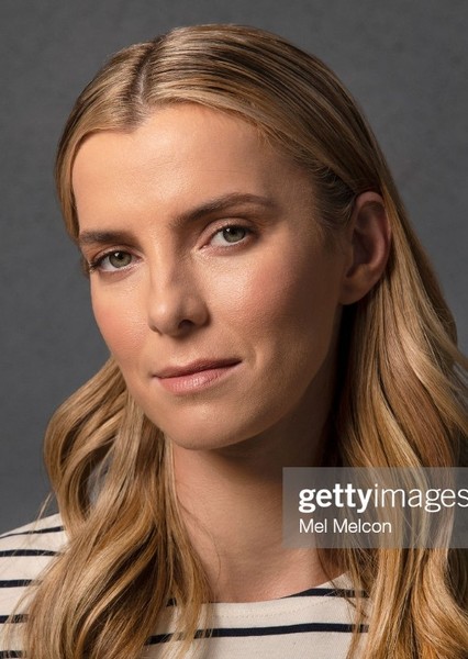 Betty Gilpin photo