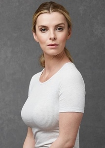 Betty Gilpin Photo on myCast - Fan Casting Your Favorite Stories