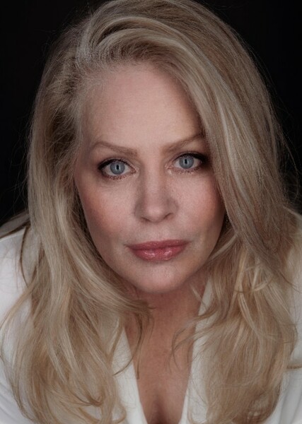 Beverly D'Angelo photo