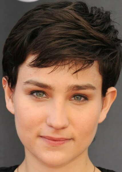 Bex Taylor-Klaus photo