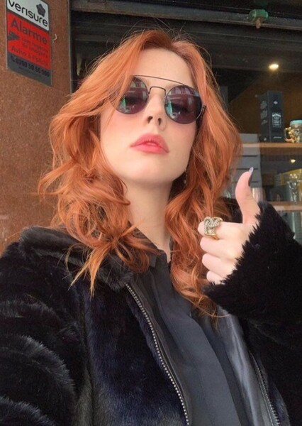 Bia Arantes photo