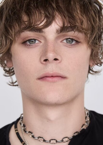 Billy Barratt photo