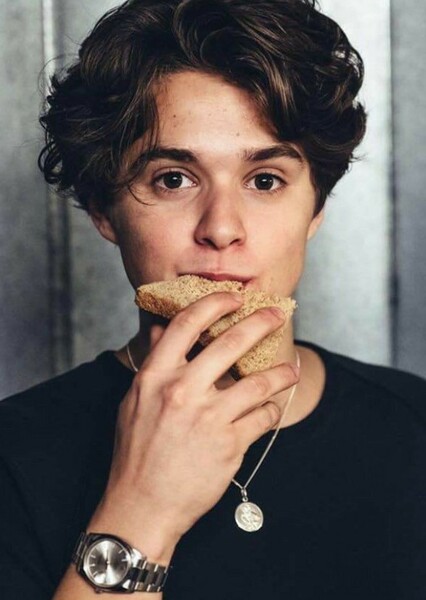 Bradley Simpson photo