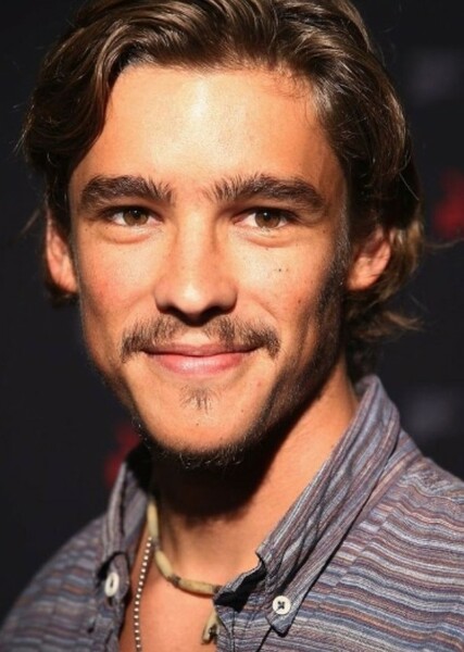Brenton Thwaites photo