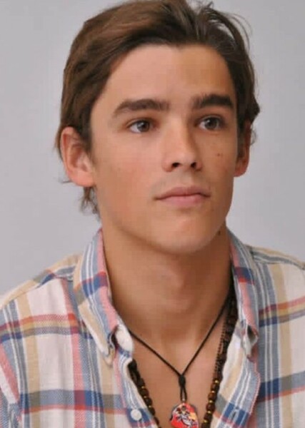 Brenton Thwaites photo