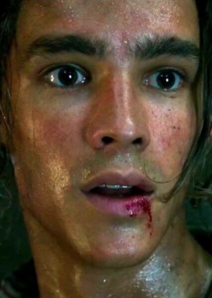 Brenton Thwaites photo