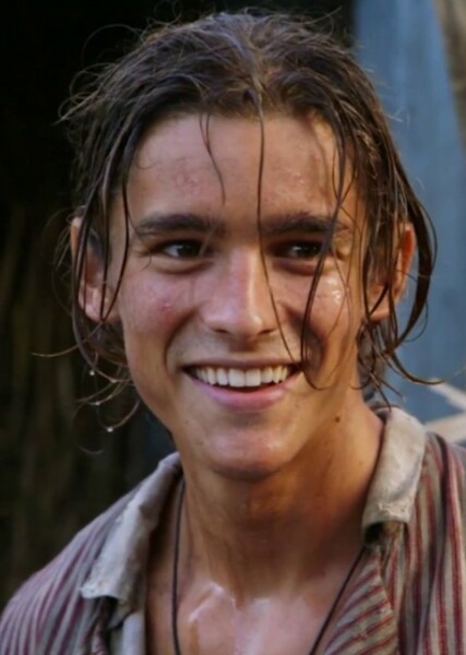 Brenton Thwaites photo