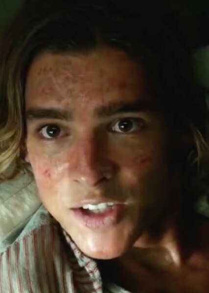 Brenton Thwaites photo