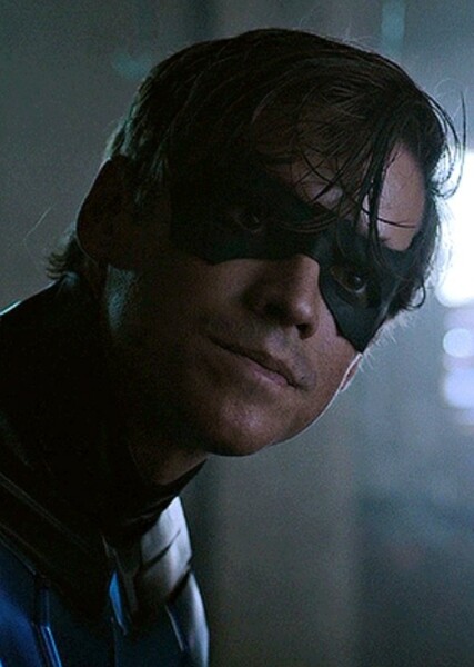 Brenton Thwaites photo