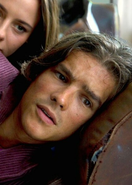 Brenton Thwaites photo