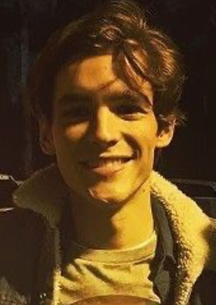 Brenton Thwaites photo