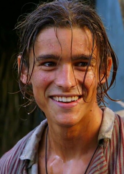 Brenton Thwaites photo