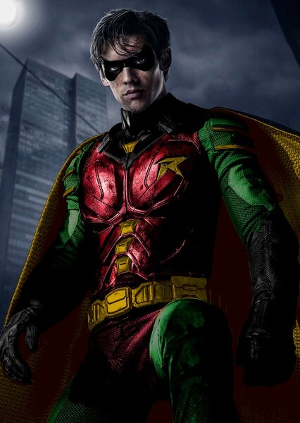 Brenton Thwaites photo