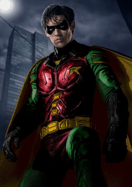 Brenton Thwaites photo