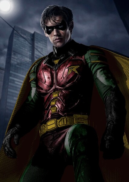 Brenton Thwaites photo