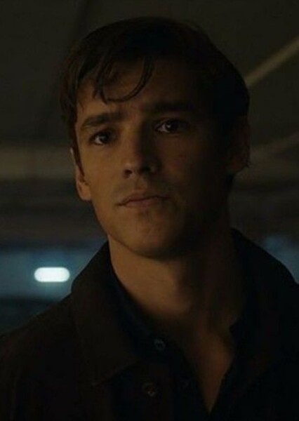 Brenton Thwaites photo