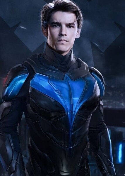 Brenton Thwaites photo