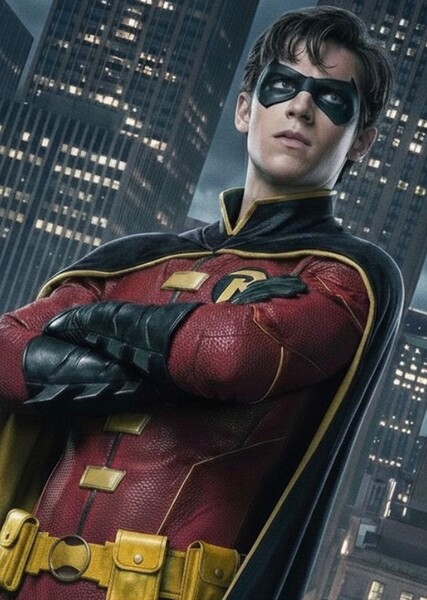 Brenton Thwaites photo