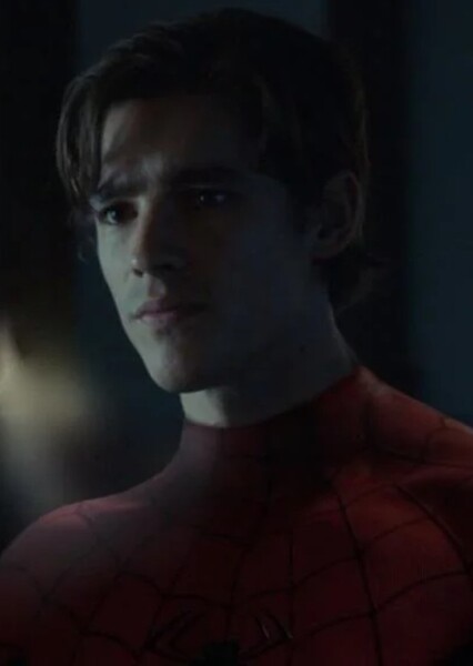 Brenton Thwaites photo