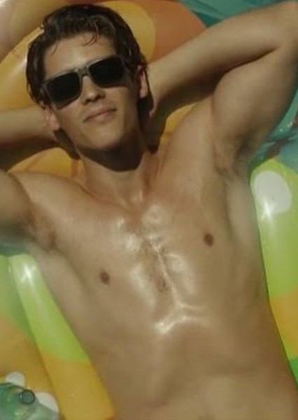 Brenton Thwaites photo