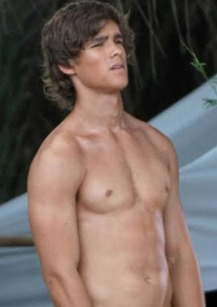 Brenton Thwaites photo