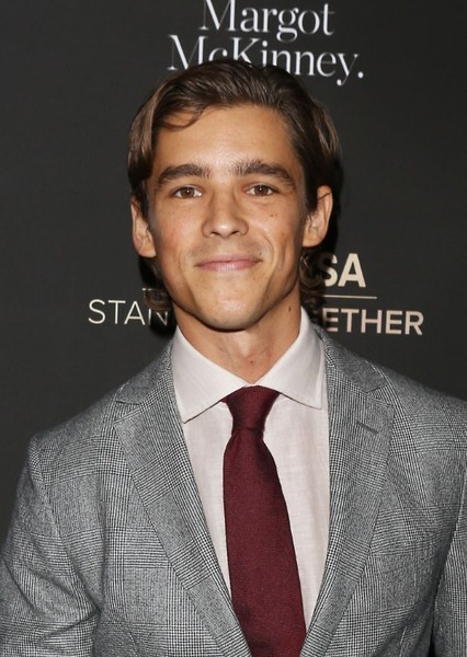 Brenton Thwaites photo
