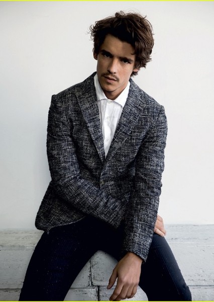 Brenton Thwaites photo