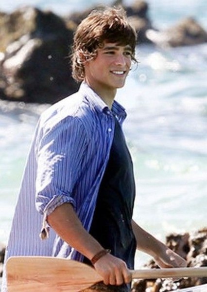 Brenton Thwaites photo