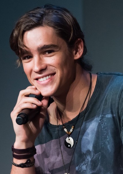 Brenton Thwaites photo