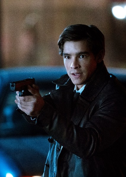 Brenton Thwaites photo