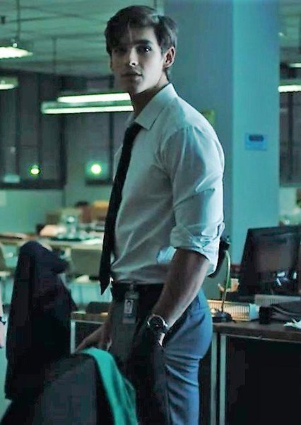 Brenton Thwaites photo