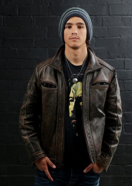 Brenton Thwaites photo