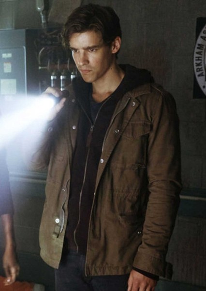 Brenton Thwaites photo