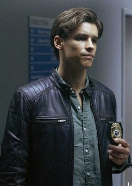 Brenton Thwaites photo