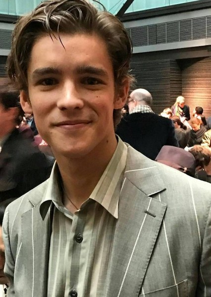 Brenton Thwaites photo