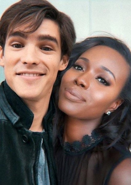 Brenton Thwaites photo