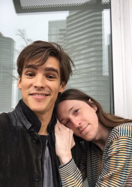 Brenton Thwaites photo