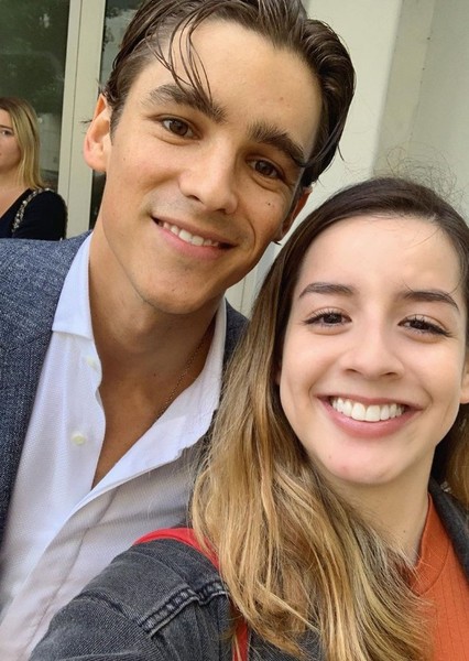 Brenton Thwaites photo