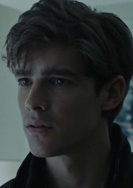 Brenton Thwaites photo