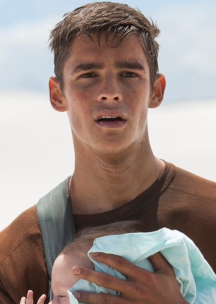 Brenton Thwaites photo