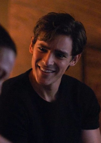 Brenton Thwaites photo