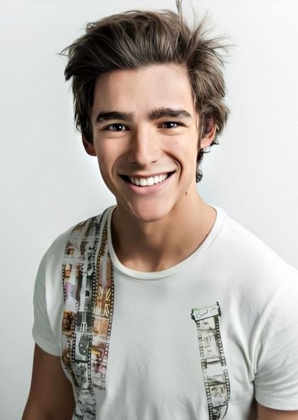 Brenton Thwaites photo